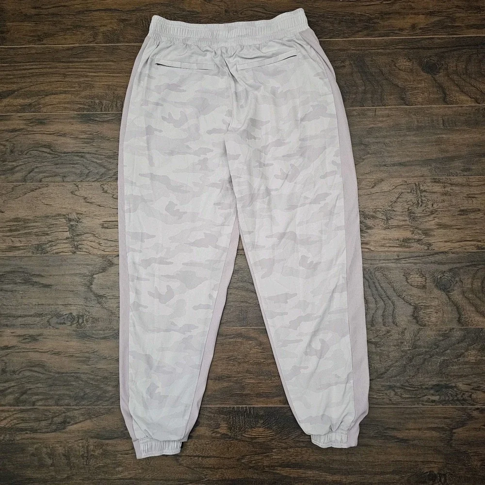 Athleta Women's‎ Size 6 Jogger Pants Purple Pull On Camoflauge Camo Comfort